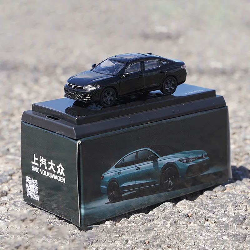 1:64 Scale White SUV Diecast Model Car 2 1:64 Scale White SUV Diecast Model Car - Image 2