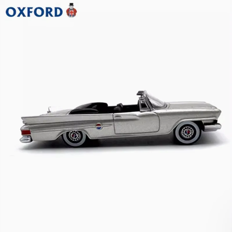 1/87 Scale Chrysler 300 Diecast Model Silver 2 1/87 Scale Chrysler 300 Diecast Model Silver - Image 2