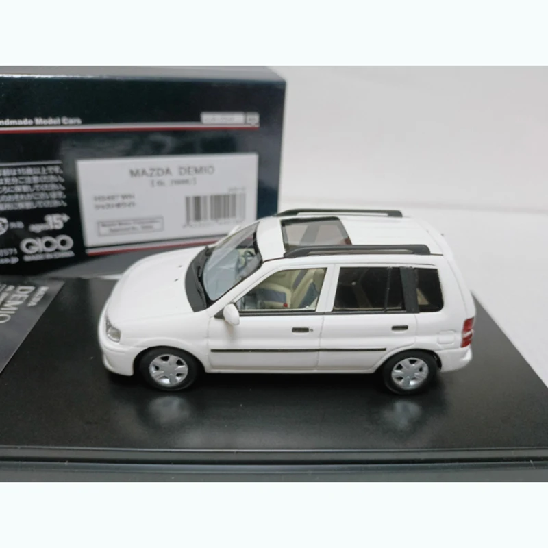 1/43 Scale Mazda Demio GL 1996 Model Car 4 1/43 Scale Mazda Demio GL 1996 Model Car - Image 4