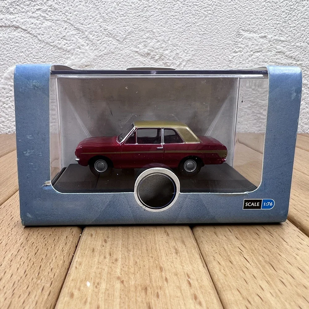 Ford Cortina 1:76 Scale Die-Cast Model 5 Ford Cortina 1:76 Scale Die-Cast Model - Image 5