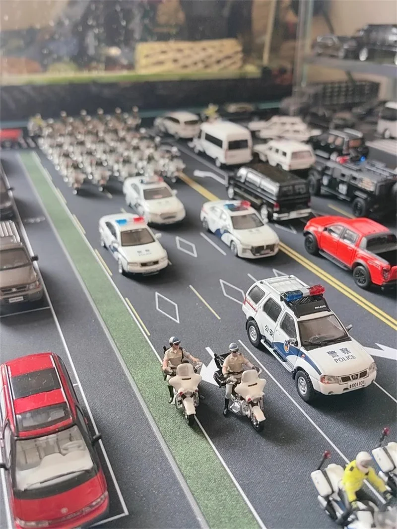 1/64 Scale Modern Highway Patrol Model Set 4 1/64 Scale Modern Highway Patrol Model Set - Image 4