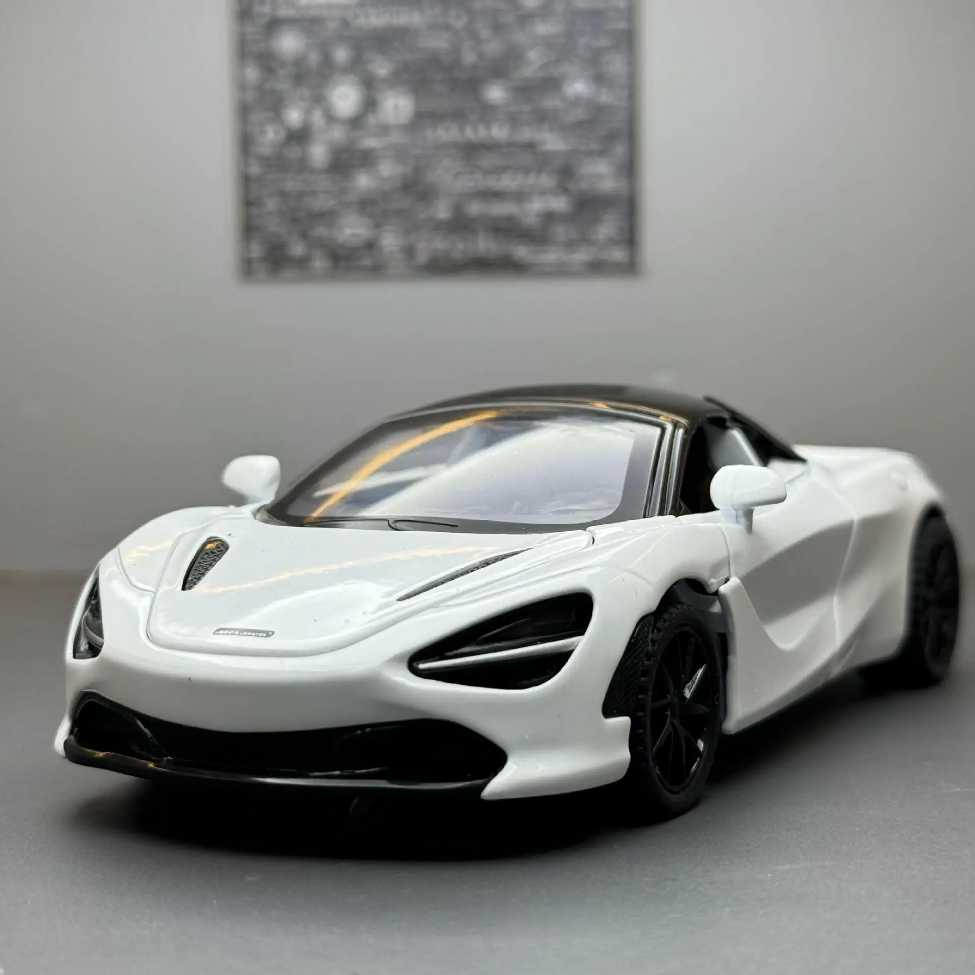 Alloy Die-cast 1:32 McLaren 720S Sports Car 2 Alloy Die-cast 1:32 McLaren 720S Sports Car - Image 2