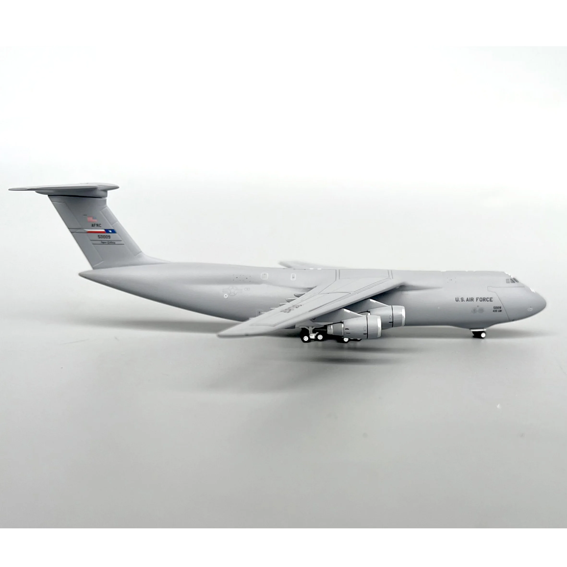 C-5M Heavy Transport Aircraft Model 1/400 Scale 4 C-5M Heavy Transport Aircraft Model 1/400 Scale - Image 4
