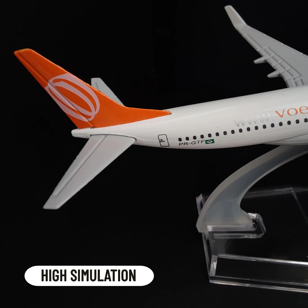 1:400 Scale Diecast Airplane Model for Collectors 6 1:400 Scale Diecast Airplane Model for Collectors - Image 6