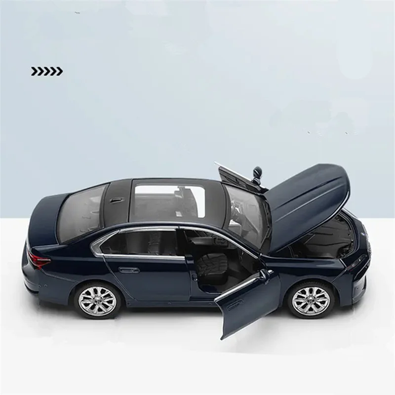 1/32 BMW i7 Diecast Alloy Car Model 3 1/32 BMW i7 Diecast Alloy Car Model - Image 3