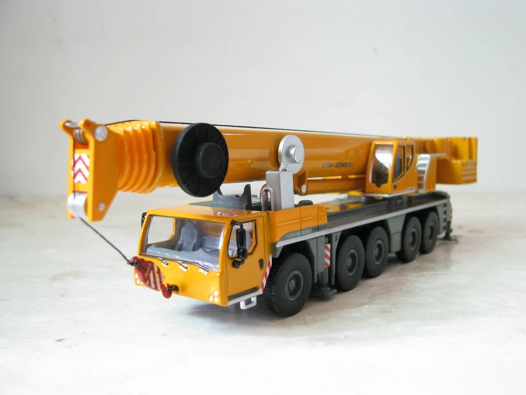 Diecast 1:87 Scale LIEBHERR Crane Model 4 Diecast 1:87 Scale LIEBHERR Crane Model - Image 4