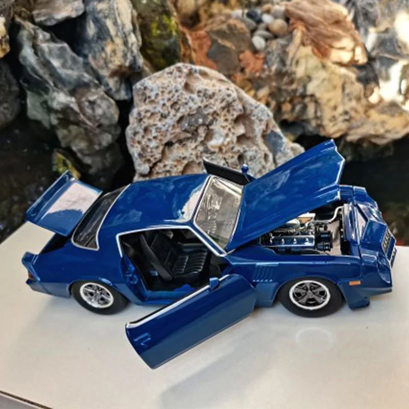 Jada 1:24 Scale Alloy 1979 Camaro Z28 Model 4 Jada 1:24 Scale Alloy 1979 Camaro Z28 Model - Image 4