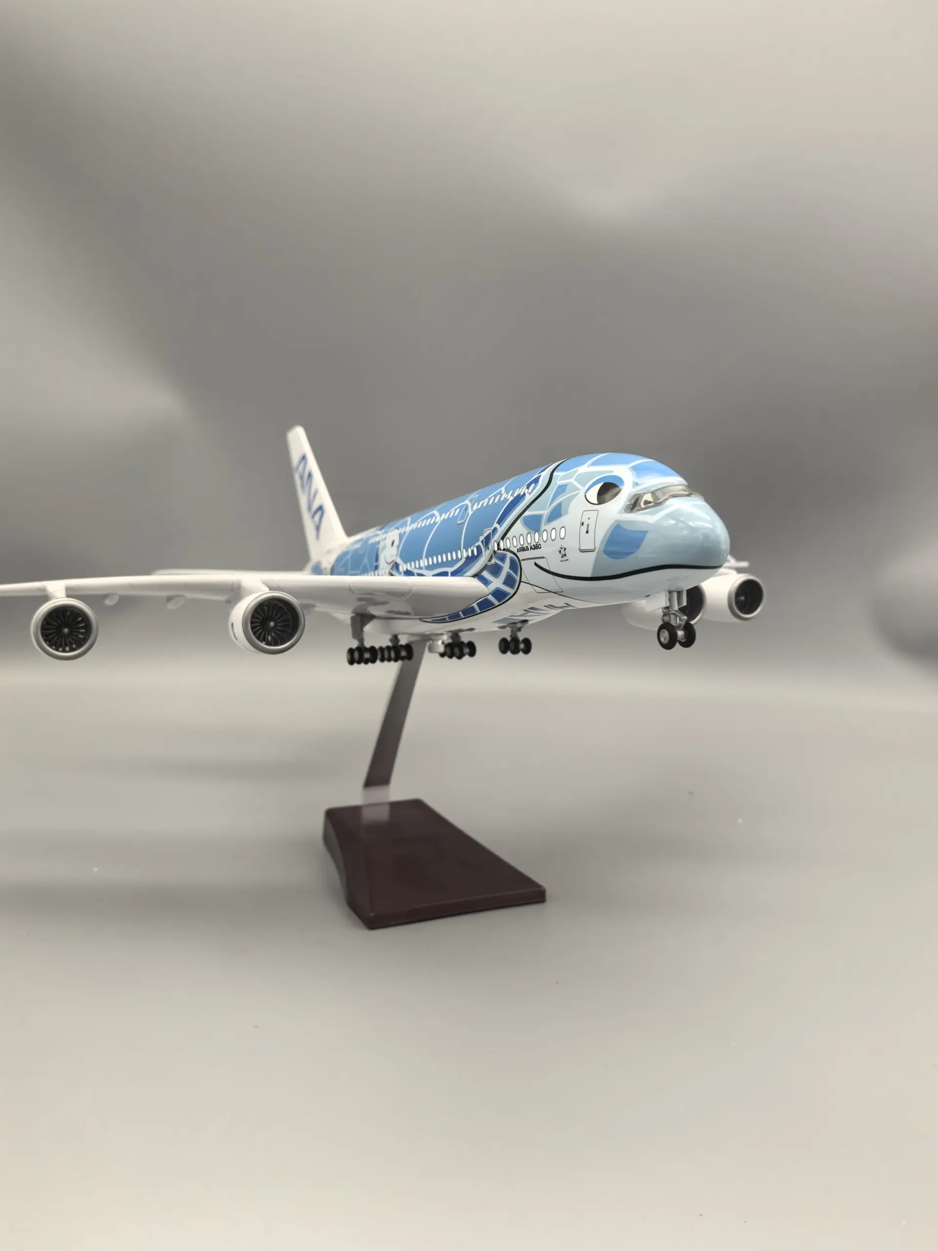 Airbus A380 Model 1:160 Scale with LED Light 6 Airbus A380 Model 1:160 Scale with LED Light - Image 6