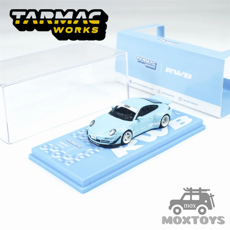 Tarmac Works 1:64 Toyota Hilux Diecast Model 3 Tarmac Works 1:64 Toyota Hilux Diecast Model - Image 3