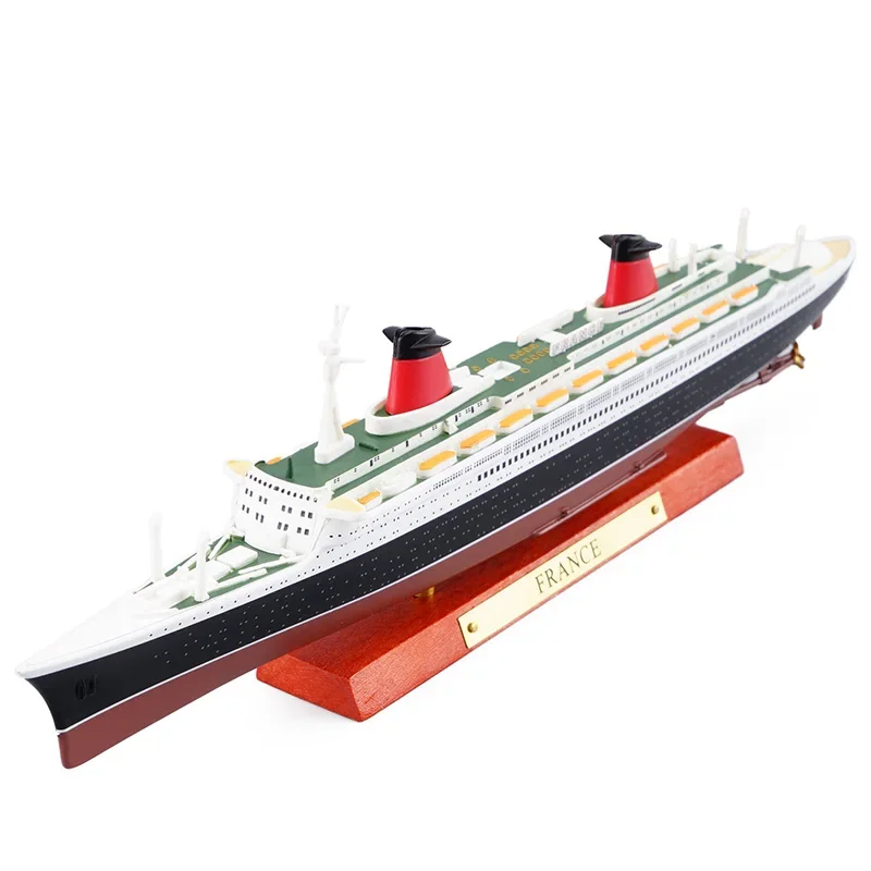 Diecast Model Ship Collection of Iconic Liners 2 Diecast Model Ship Collection of Iconic Liners - Image 2
