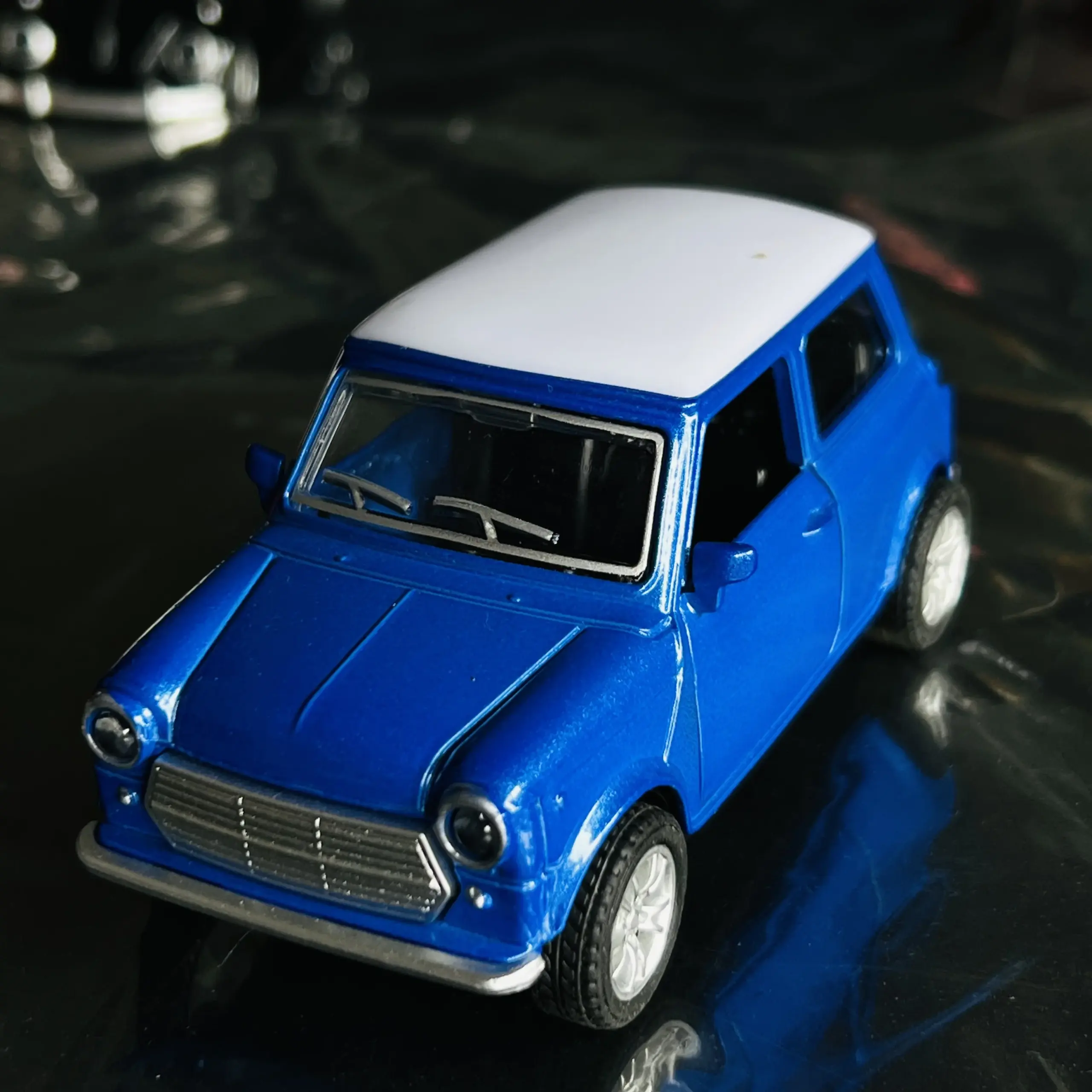 Vintage Alloy Sports Car Model in Red and White 4 Vintage Alloy Sports Car Model in Red and White - Image 4