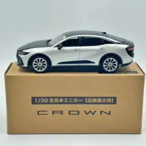 Toyota Crown Diecast Model 1:30 Scale Vehicle 17 S60b3a6e46d2b4bf68844ed32bba481e44