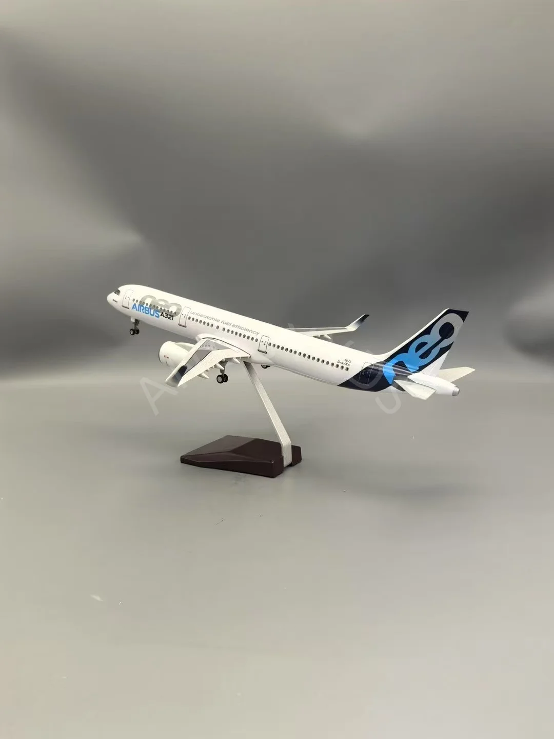 Airbus A321 neo Model 44cm Voice-Controlled Aircraft 2 Airbus A321 neo Model 44cm Voice-Controlled Aircraft - Image 2