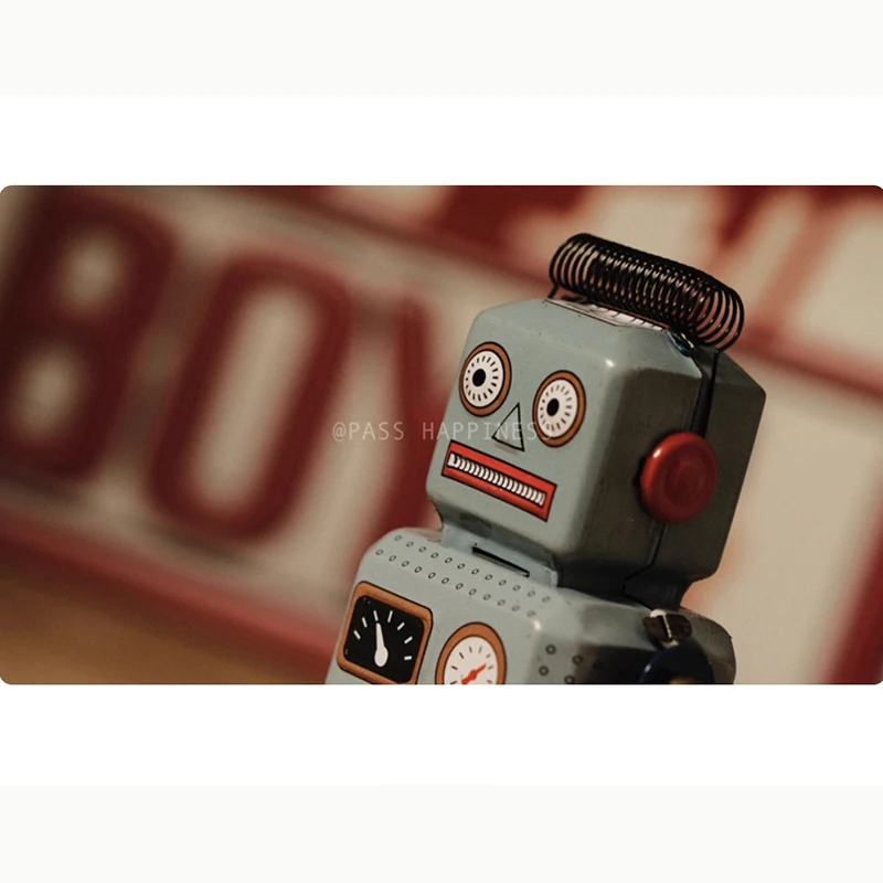 Nostalgic Retro Spring-Driven Tin Robot Figurine 3 Nostalgic Retro Spring-Driven Tin Robot Figurine - Image 3