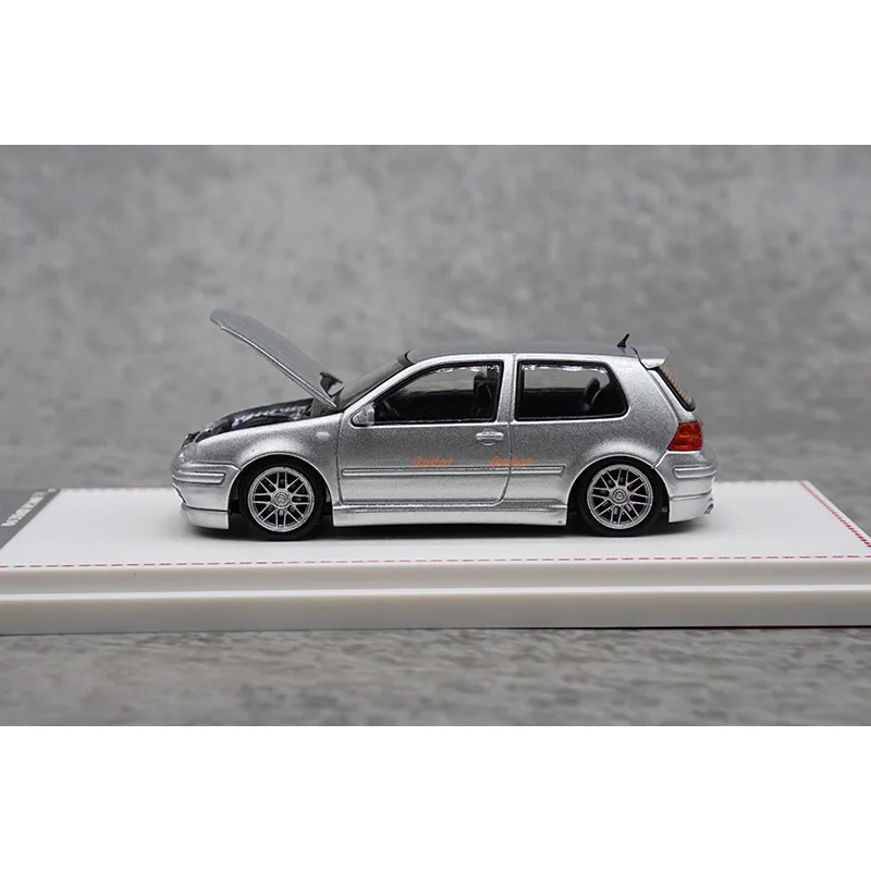 1:64 Golf MK4 Diecast Model in Silver 2 1:64 Golf MK4 Diecast Model in Silver - Image 2