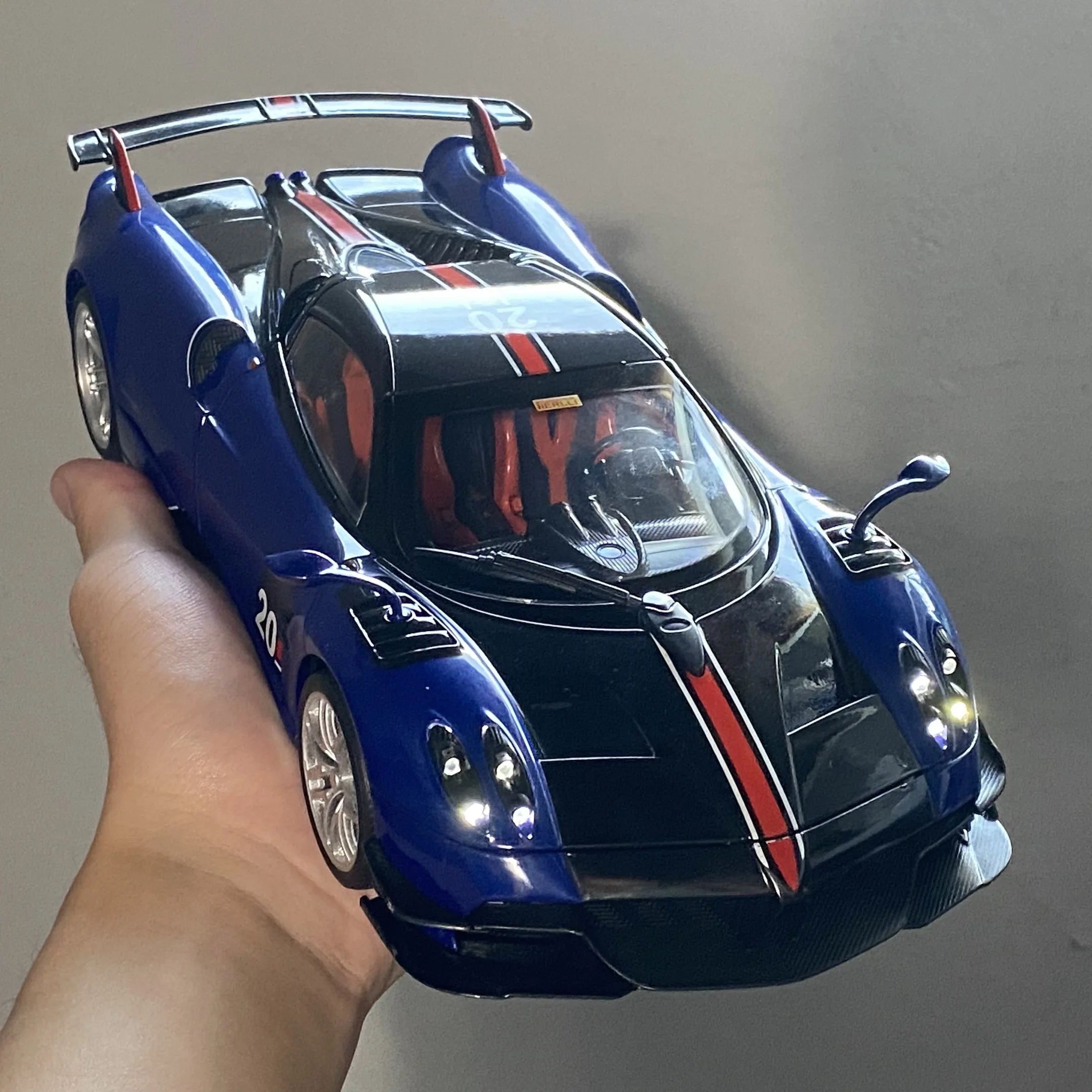 1:18 Pagani Huayra BC Diecast Model Car 5 1:18 Pagani Huayra BC Diecast Model Car - Image 5