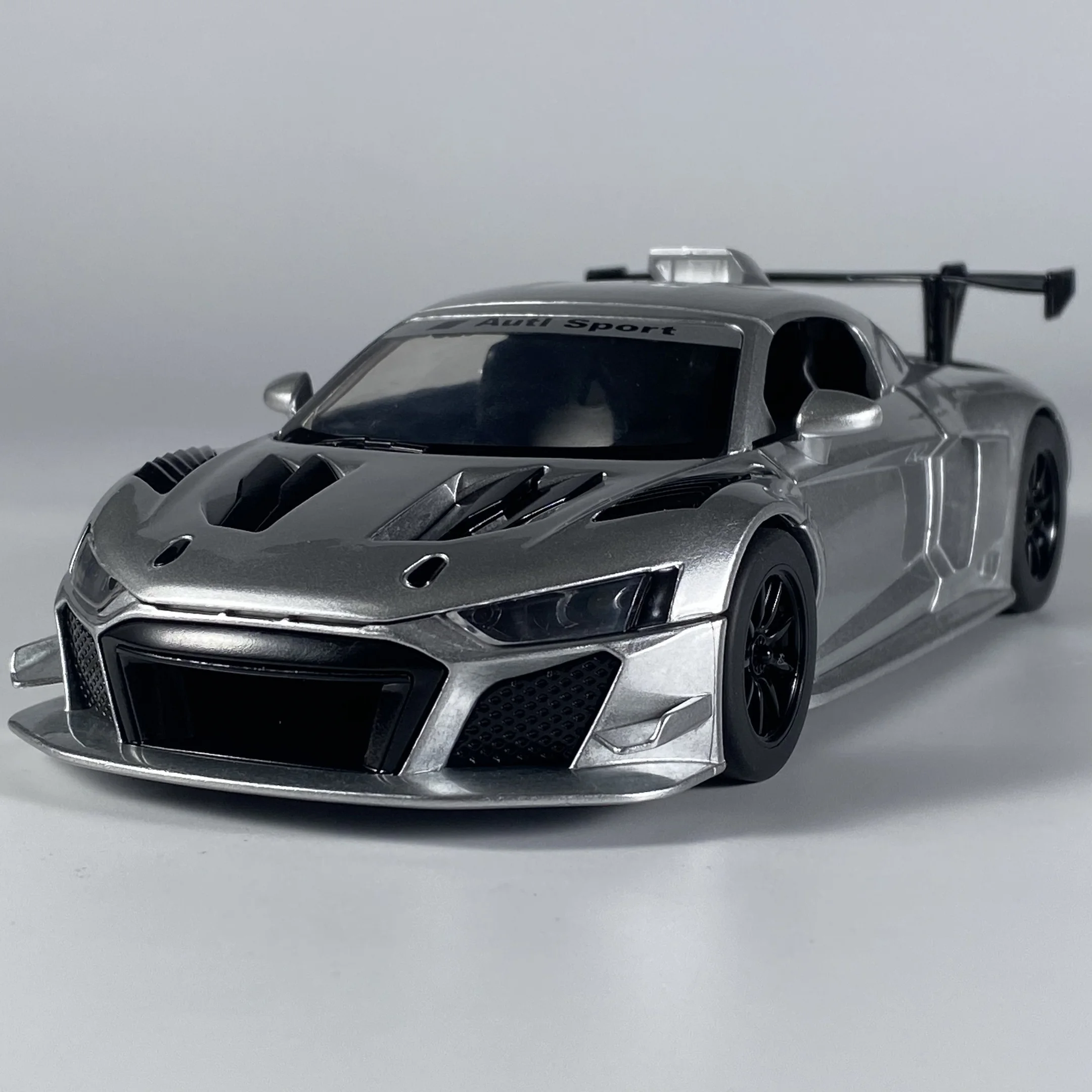 R8 LMS GT2 1:24 Scale Diecast Model Car 5 R8 LMS GT2 1:24 Scale Diecast Model Car - Image 5