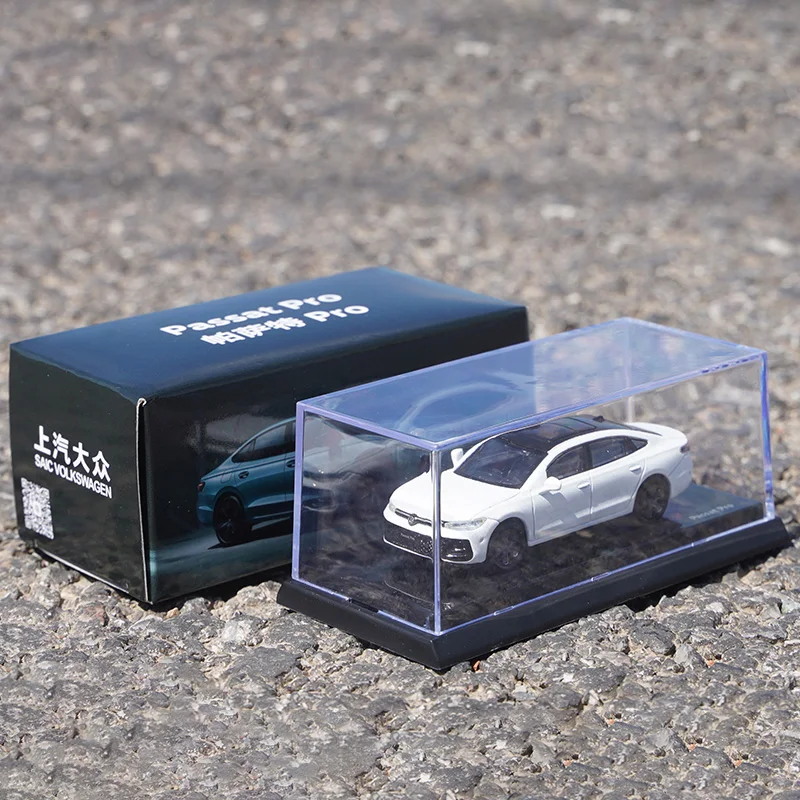 1:64 Scale White SUV Diecast Model Car 3 1:64 Scale White SUV Diecast Model Car - Image 3