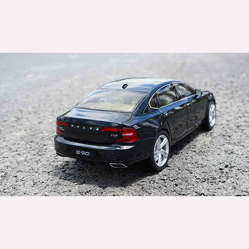 1:18 Scale Volvo S90 Luxury Die-Cast Model 6 1:18 Scale Volvo S90 Luxury Die-Cast Model - Image 6
