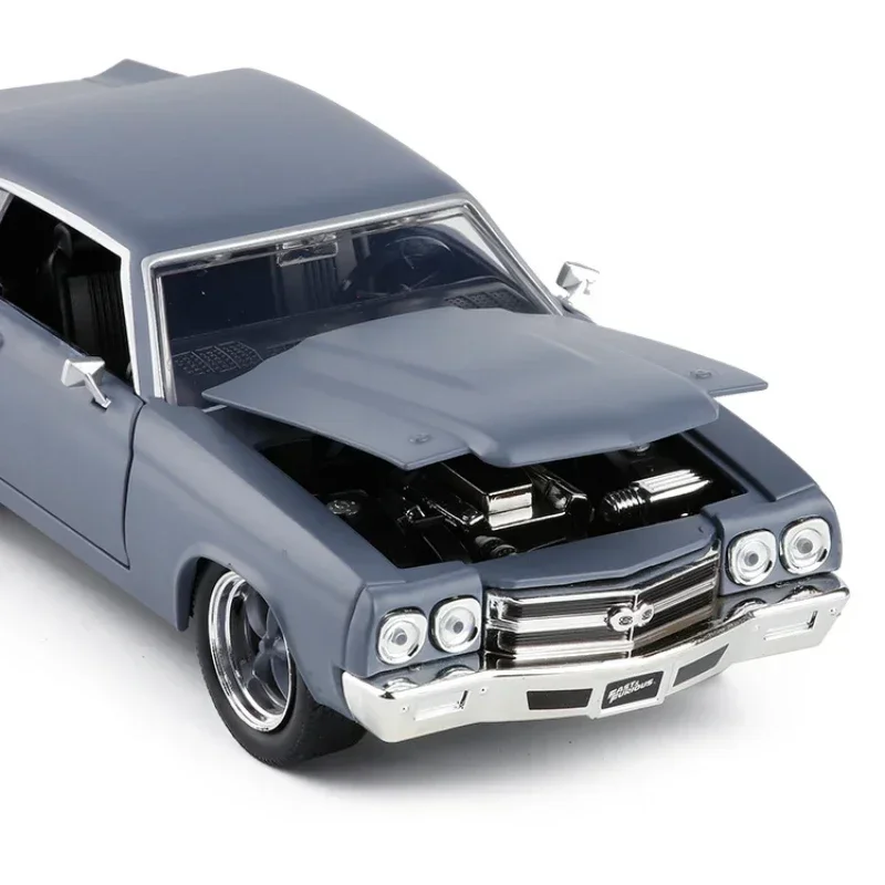 1970 Chevrolet Chevelle SS 1:24 Diecast Model 4 1970 Chevrolet Chevelle SS 1:24 Diecast Model - Image 4