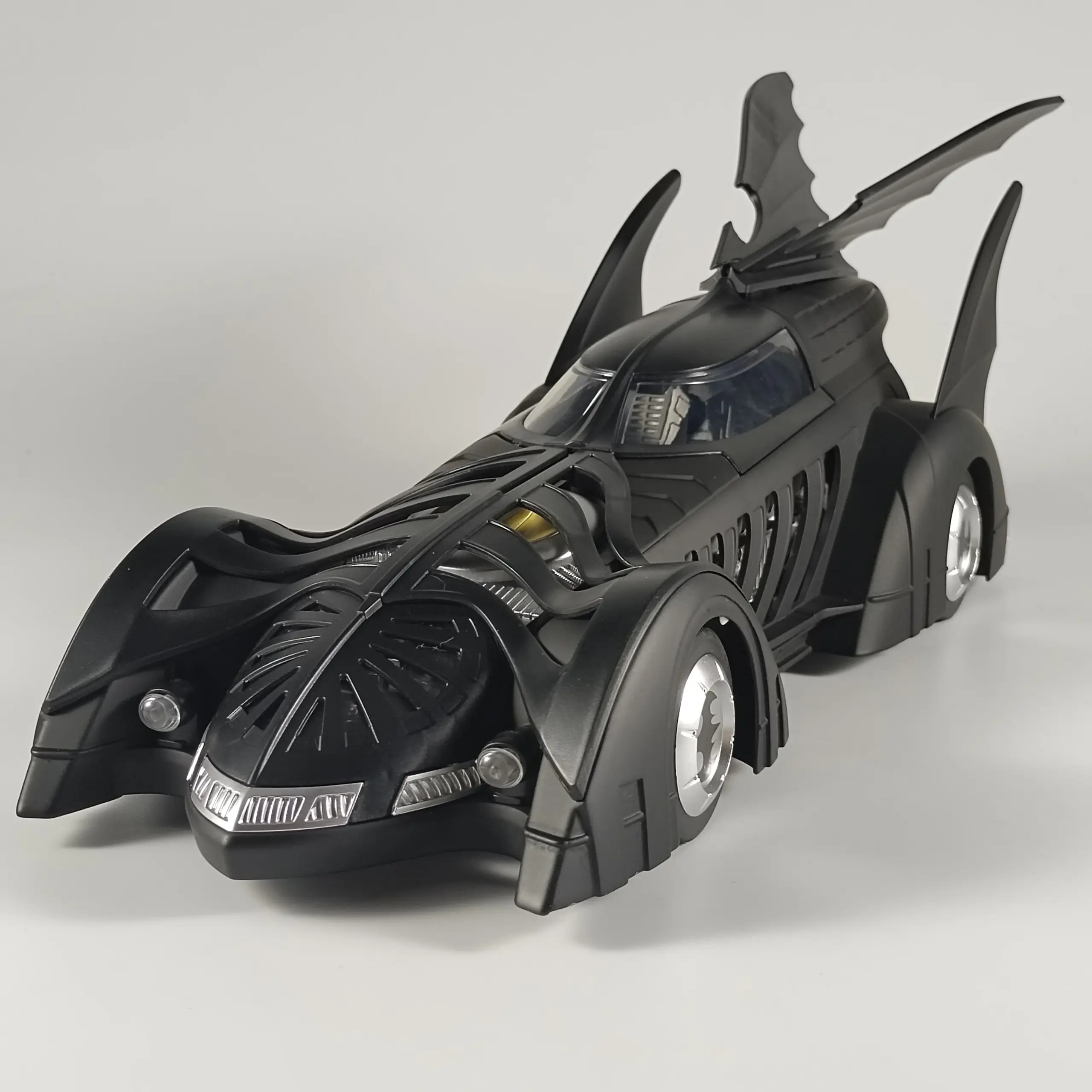 1/18 Scale Diecast 1995 Batmobile Model 2 1/18 Scale Diecast 1995 Batmobile Model - Image 2