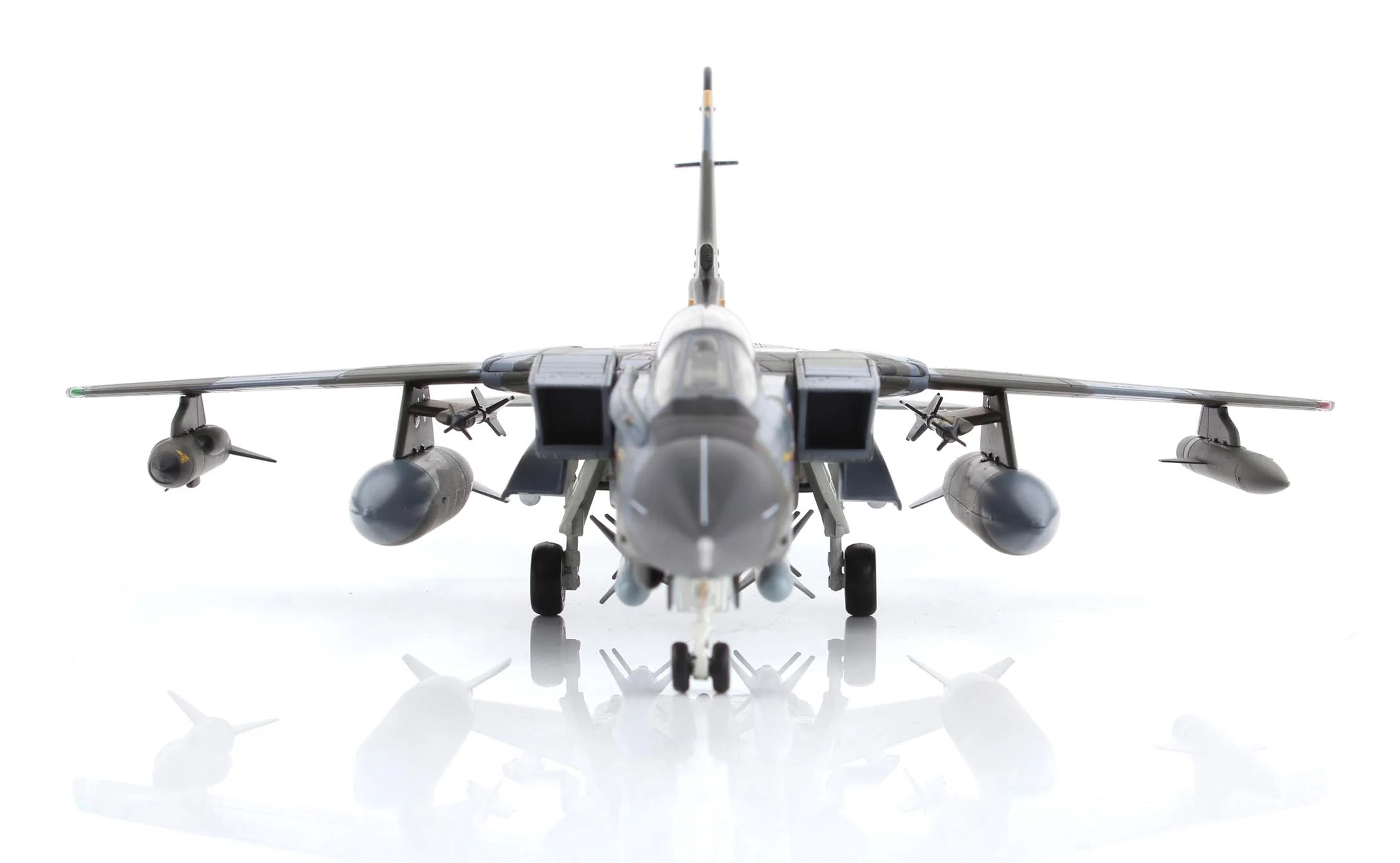 1/72 UK Tornado GR.1B AJ-Q/ZA456 Diecast Model 5 1/72 UK Tornado GR.1B AJ-Q/ZA456 Diecast Model - Image 5