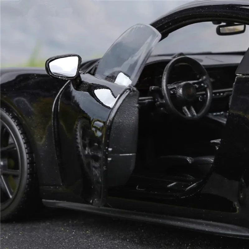 Maisto 1:18 2022 Porsche 911 GT3 RS Model 4 Maisto 1:18 2022 Porsche 911 GT3 RS Model - Image 4