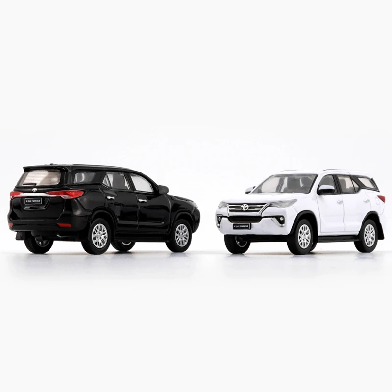BM 1:64 Scale 2018 Toyota Fortuner Model Car 5 BM 1:64 Scale 2018 Toyota Fortuner Model Car - Image 5