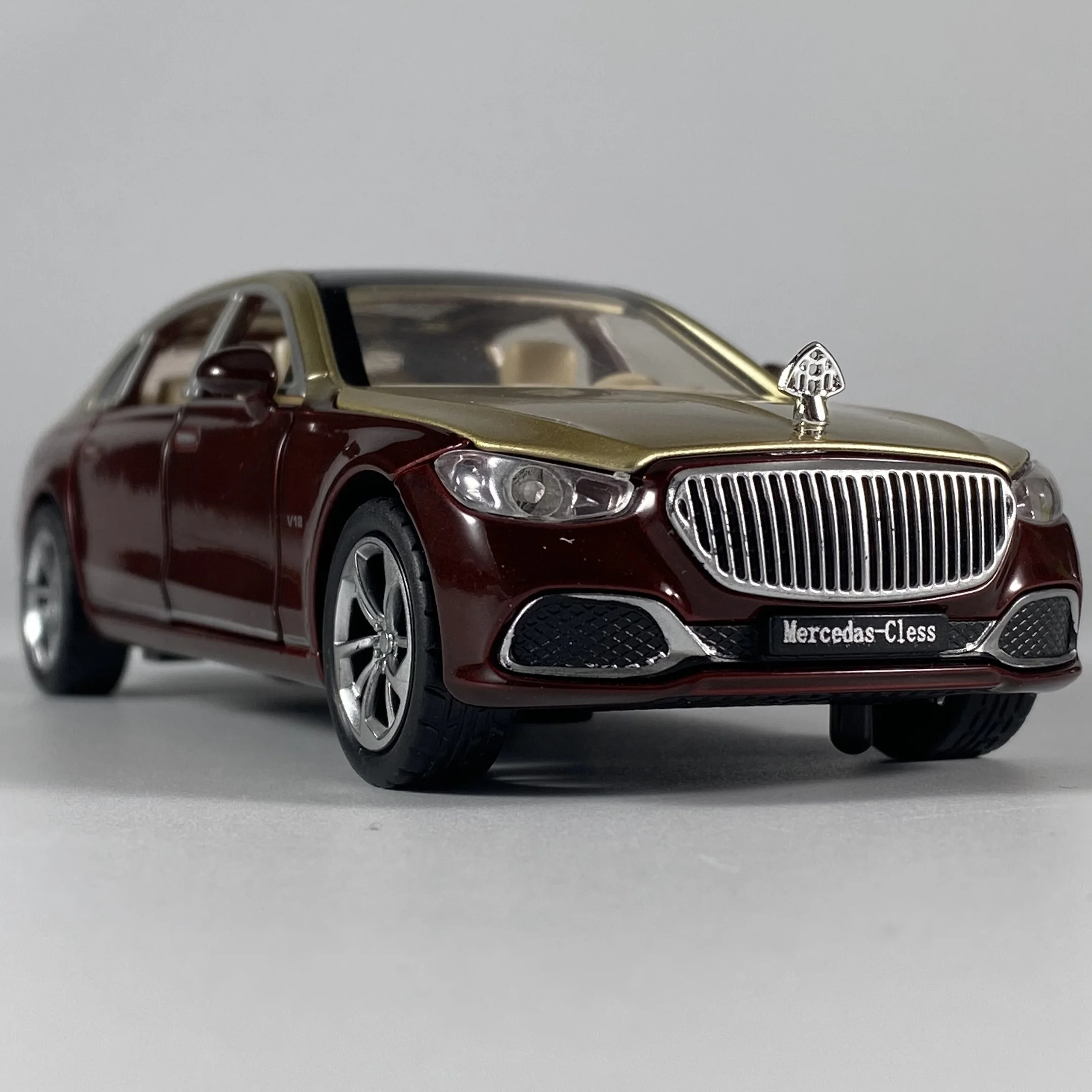 1/32 Benz Maybach S680 Luxury Limousine Model 5 1/32 Benz Maybach S680 Luxury Limousine Model - Image 5