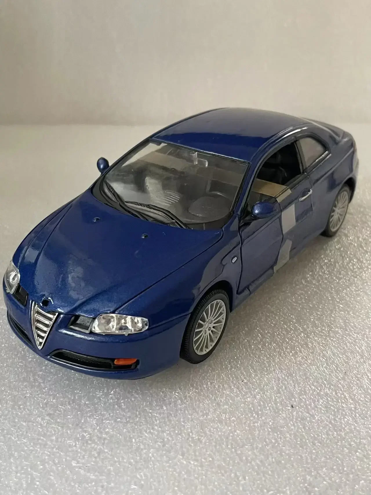 Alfa Romeo GT 1/24 Scale Diecast Model 5 Alfa Romeo GT 1/24 Scale Diecast Model - Image 5