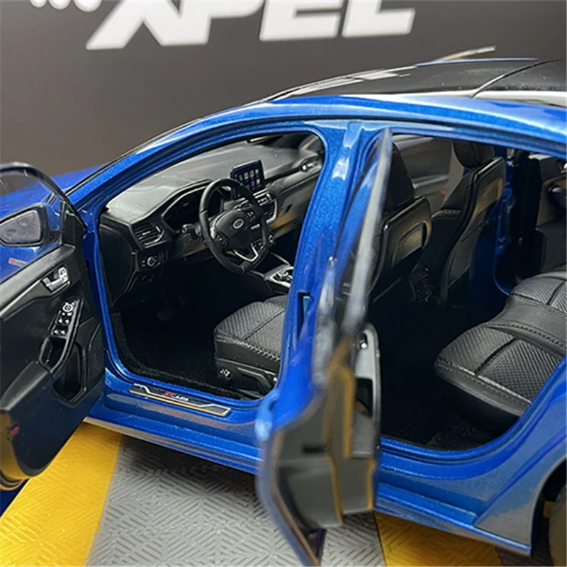 Large 1:18 Diecast Alloy Car Model Blue 6 Large 1:18 Diecast Alloy Car Model Blue - Image 6