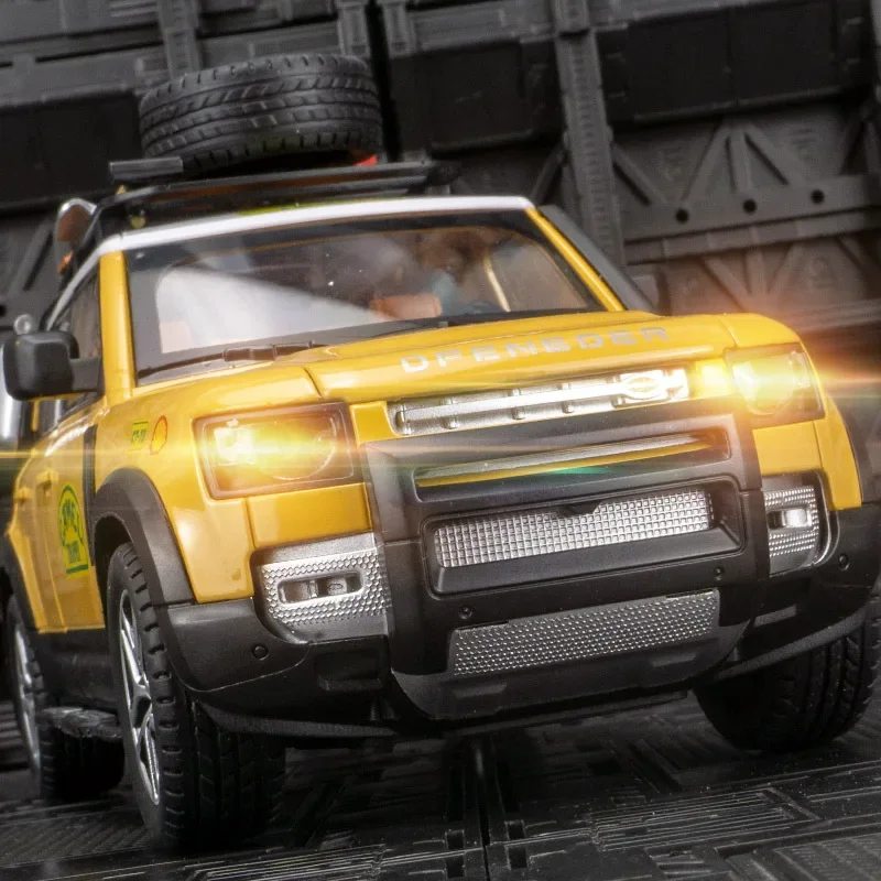 Land Rover Defender 1:24 Scale Diecast Model 5 Land Rover Defender 1:24 Scale Diecast Model - Image 5