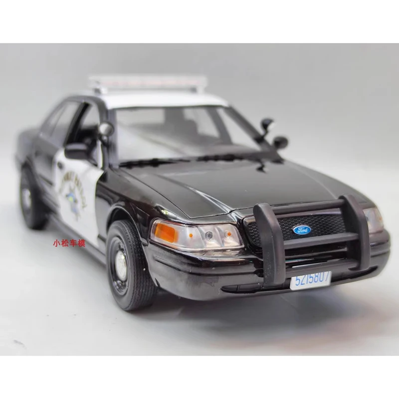 2008 Ford Crown Victoria Police Model 1:24 Scale 4 2008 Ford Crown Victoria Police Model 1:24 Scale - Image 4