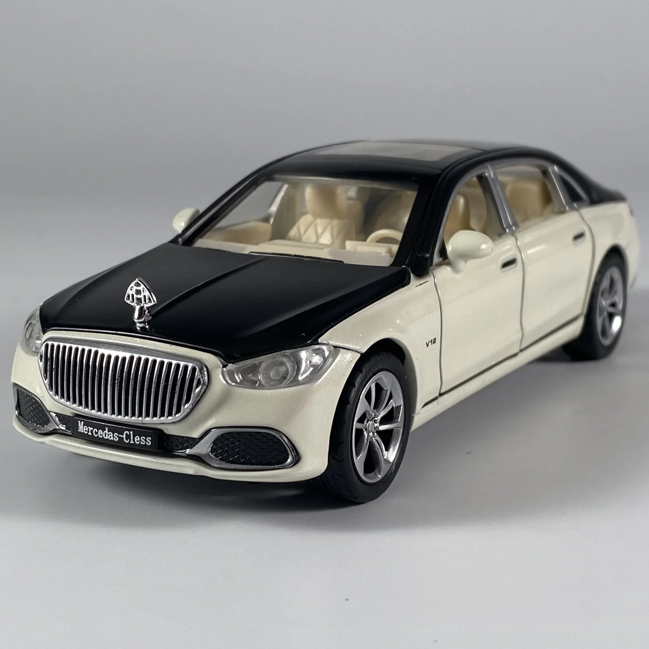 1/32 Benz Maybach S680 Luxury Limousine Model 2 1/32 Benz Maybach S680 Luxury Limousine Model - Image 2