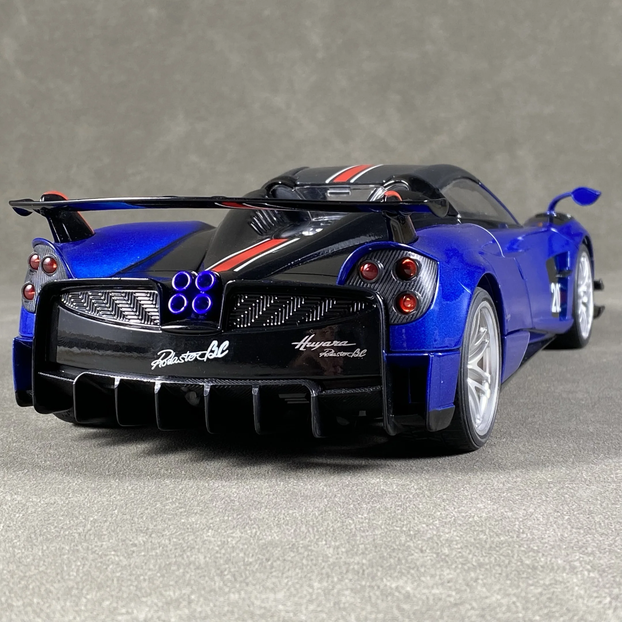 1:18 Pagani Huayra BC Diecast Model Car 4 1:18 Pagani Huayra BC Diecast Model Car - Image 4