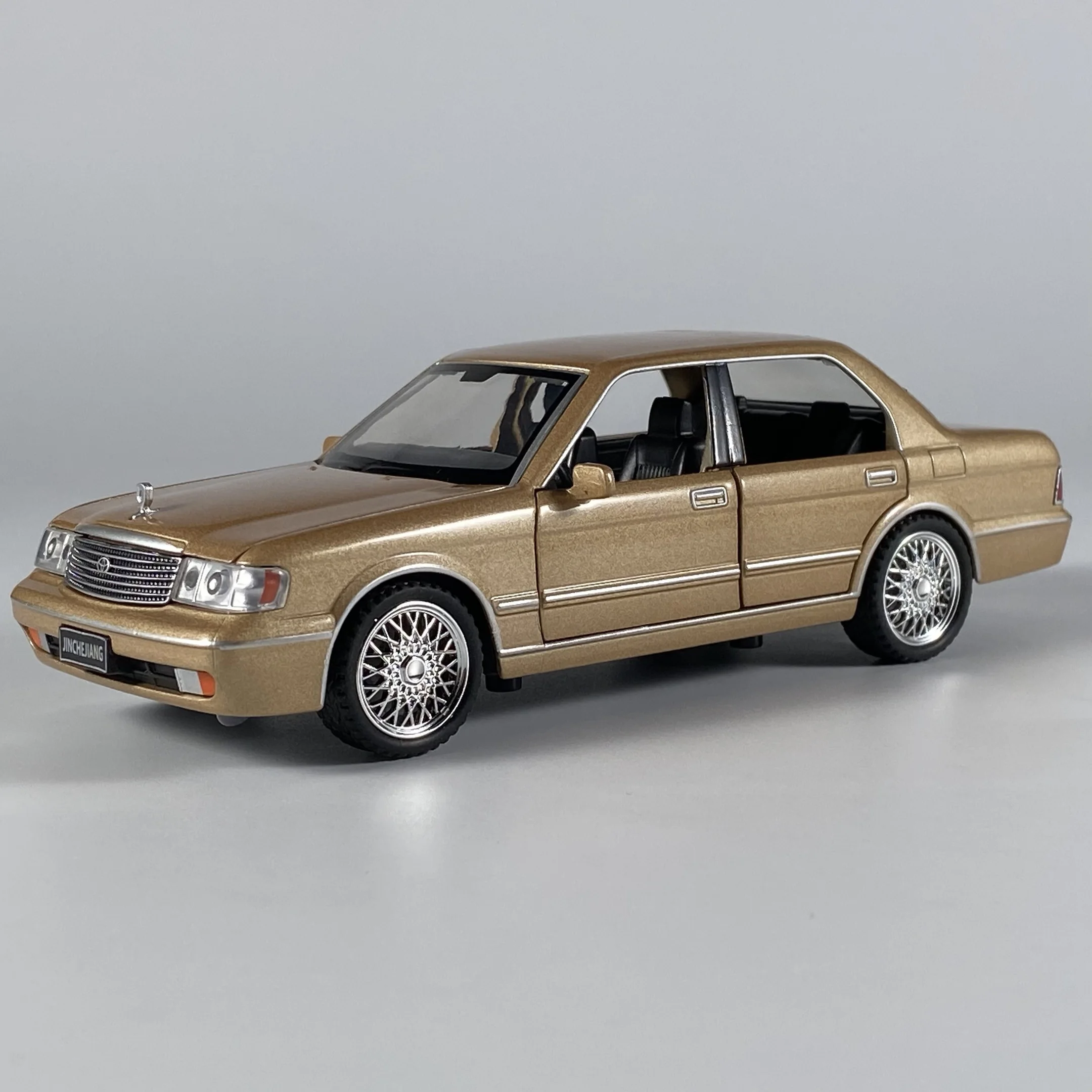 Toyota Crown Royal Classic 1:32 Diecast Model 9 Toyota Crown Royal Classic 1:32 Diecast Model - Image 9