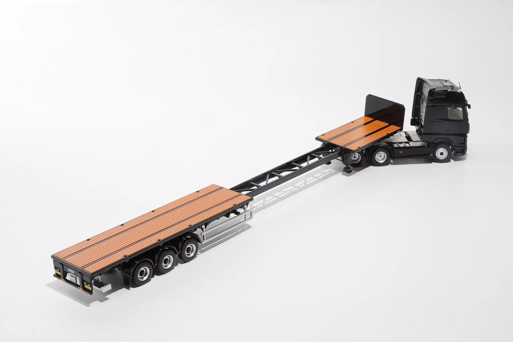 GCD ACTROS GIGASPACE 6x2 Diecast Model 1/64 4 GCD ACTROS GIGASPACE 6x2 Diecast Model 1/64 - Image 4