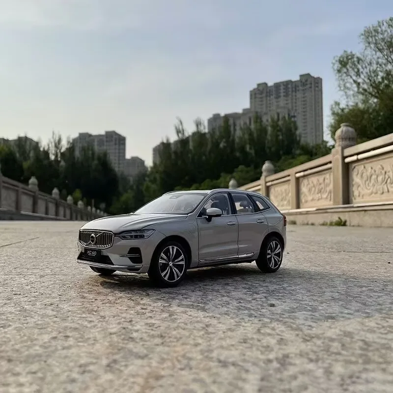 2023 Volvo XC60 1:18 Scale Diecast Model 5 2023 Volvo XC60 1:18 Scale Diecast Model - Image 5