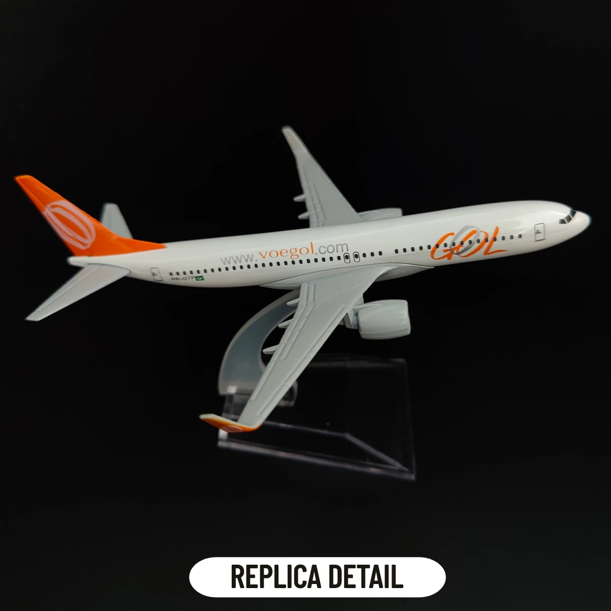 1:400 Scale Diecast Airplane Model for Collectors 3 1:400 Scale Diecast Airplane Model for Collectors - Image 3