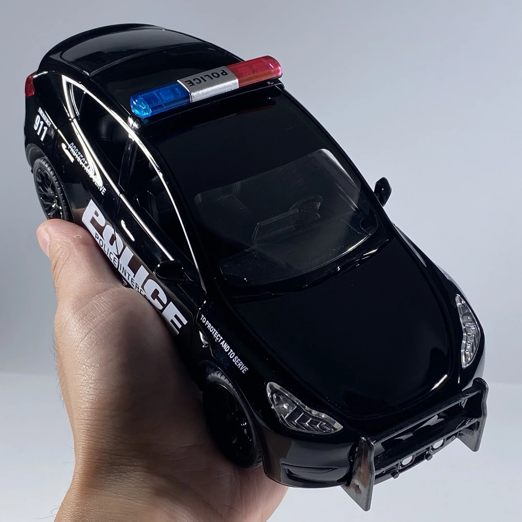 1:24 Scale Diecast Police Model Car with Lights 1 1:24 Scale Diecast Police Model Car with Lights