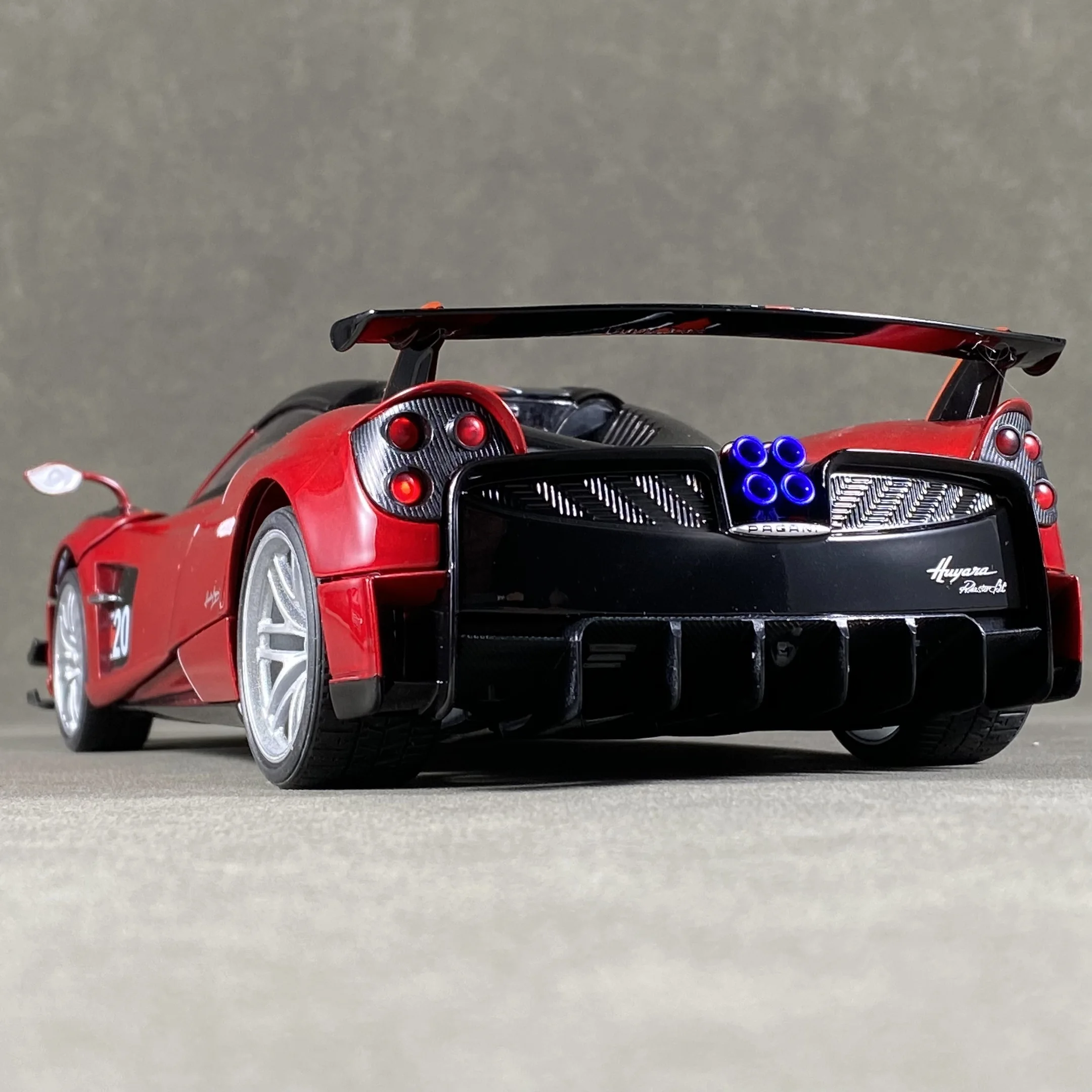1:18 Pagani Huayra BC Diecast Model Car 6 1:18 Pagani Huayra BC Diecast Model Car - Image 6