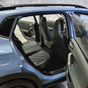 1/18 Tharu XR Diecast Model Car in Blue 11 S7d30e489d35a4c80a5654794dc2aa06eq