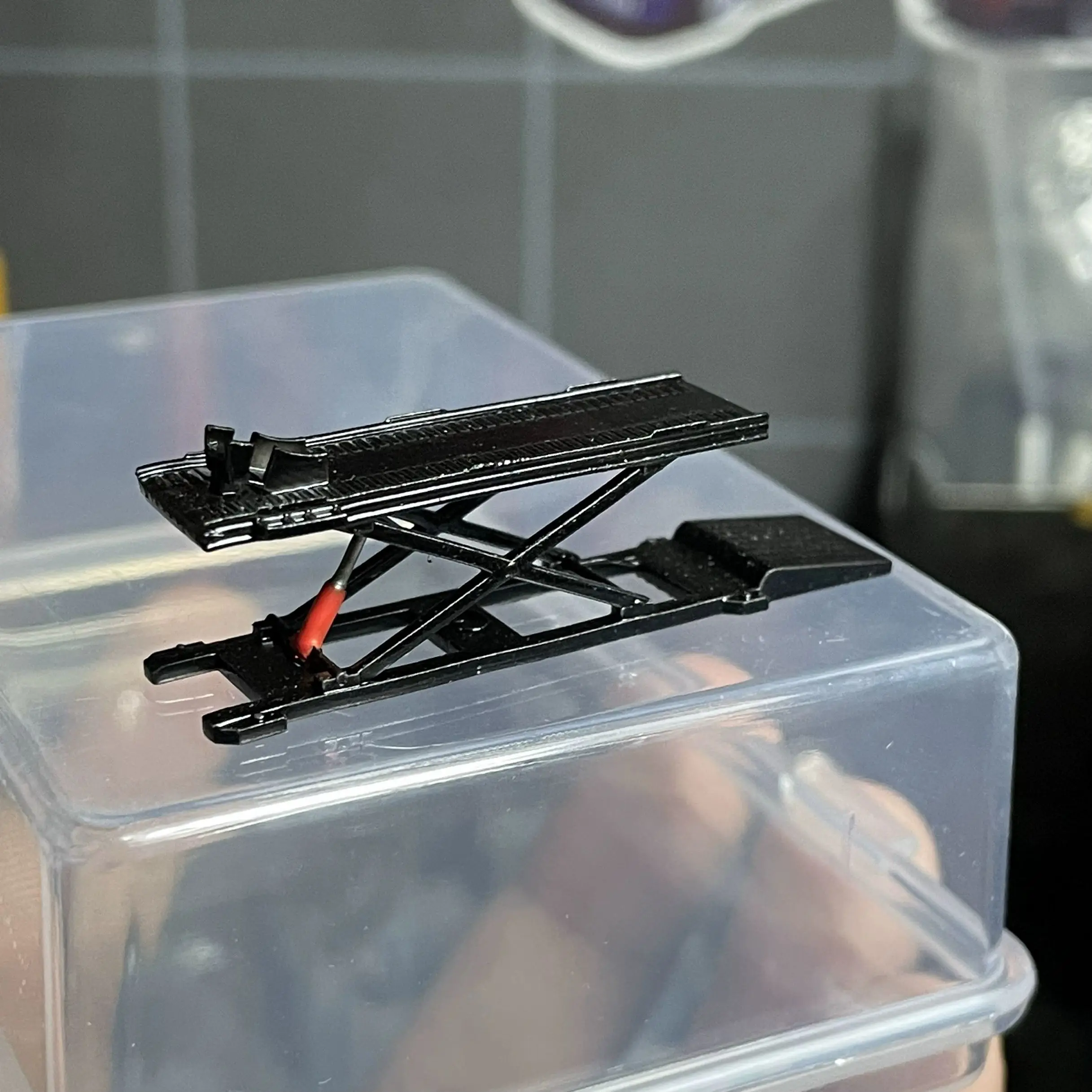 1/64 Motorcycle Lift Diorama Model with Bike 8 1/64 Motorcycle Lift Diorama Model with Bike - Image 8