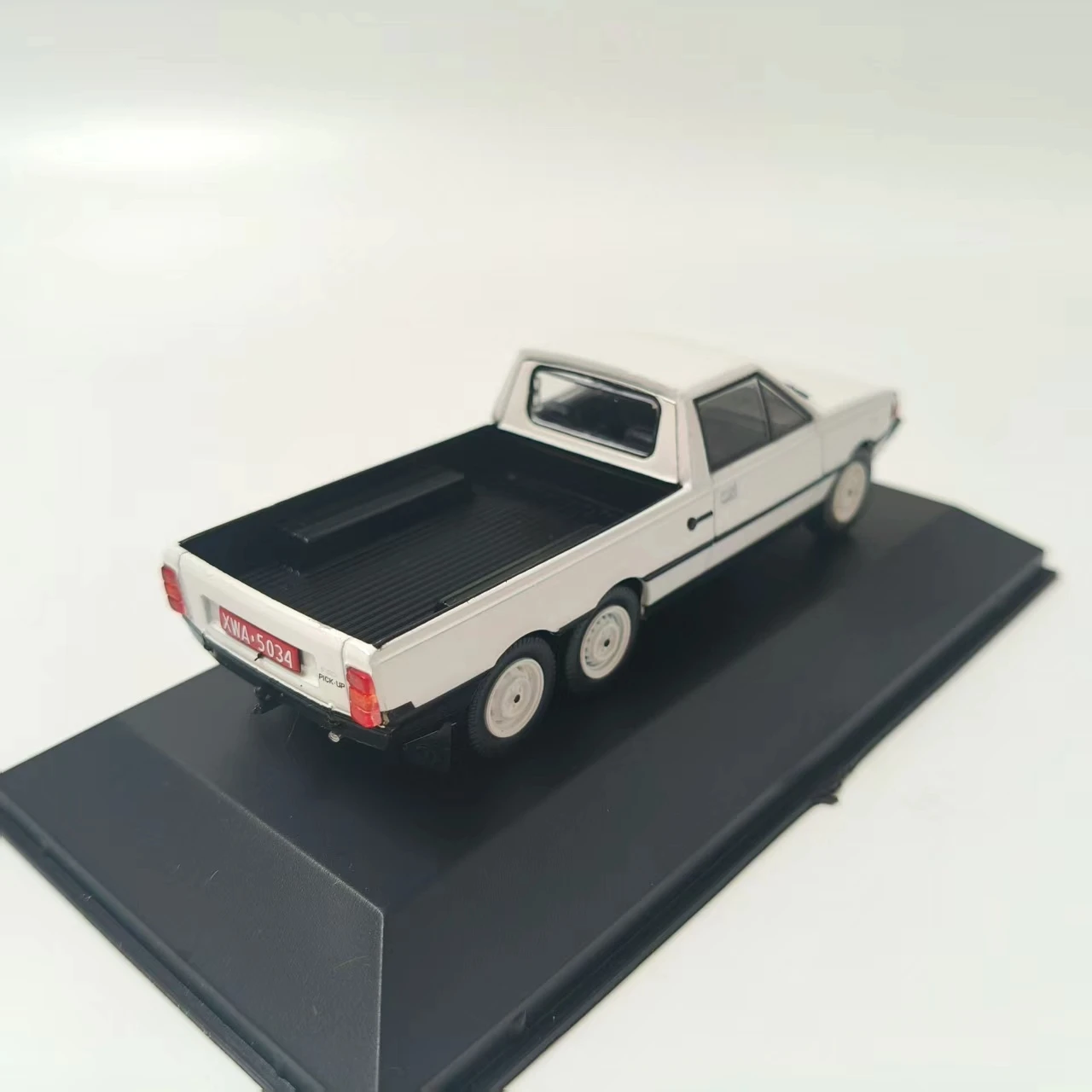 FSO Polonez Pickup 1:43 Scale Diecast Model 3 FSO Polonez Pickup 1:43 Scale Diecast Model - Image 3