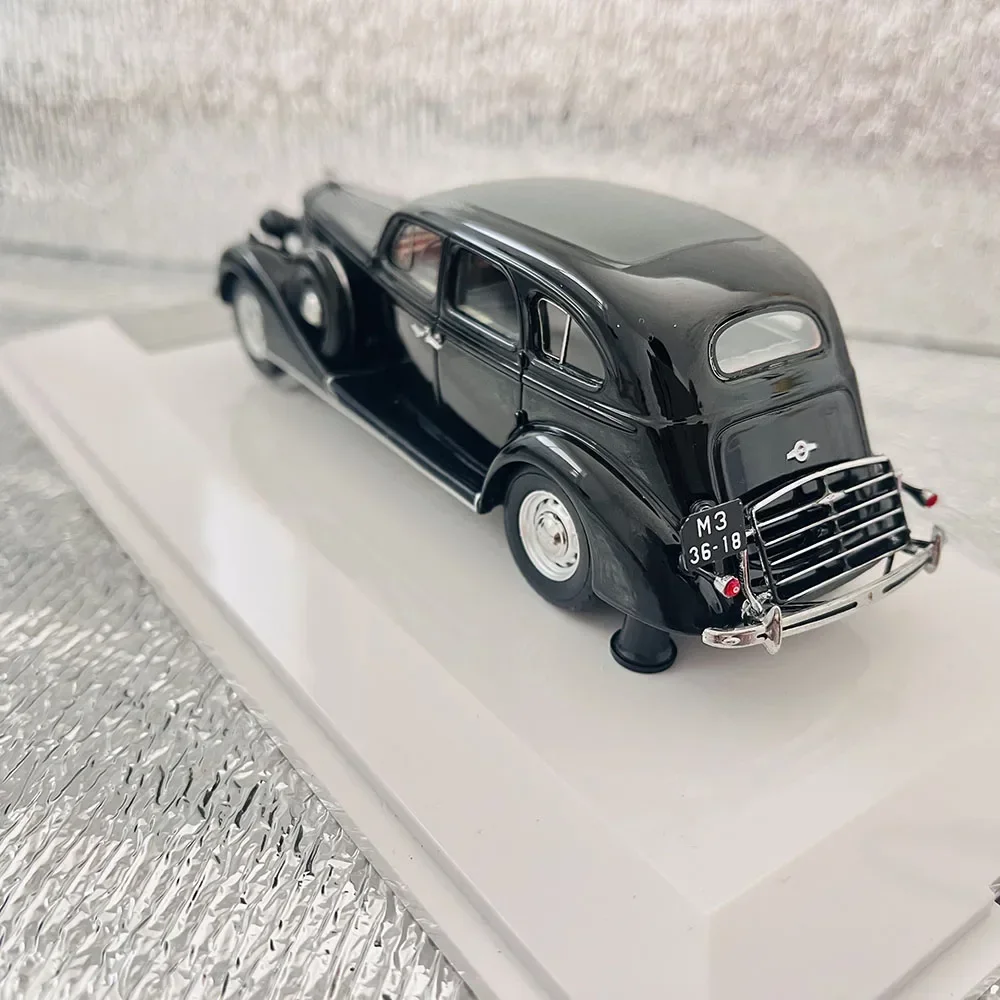Zis-101a Soviet Limousine 1:43 Scale Model 3 Zis-101a Soviet Limousine 1:43 Scale Model - Image 3