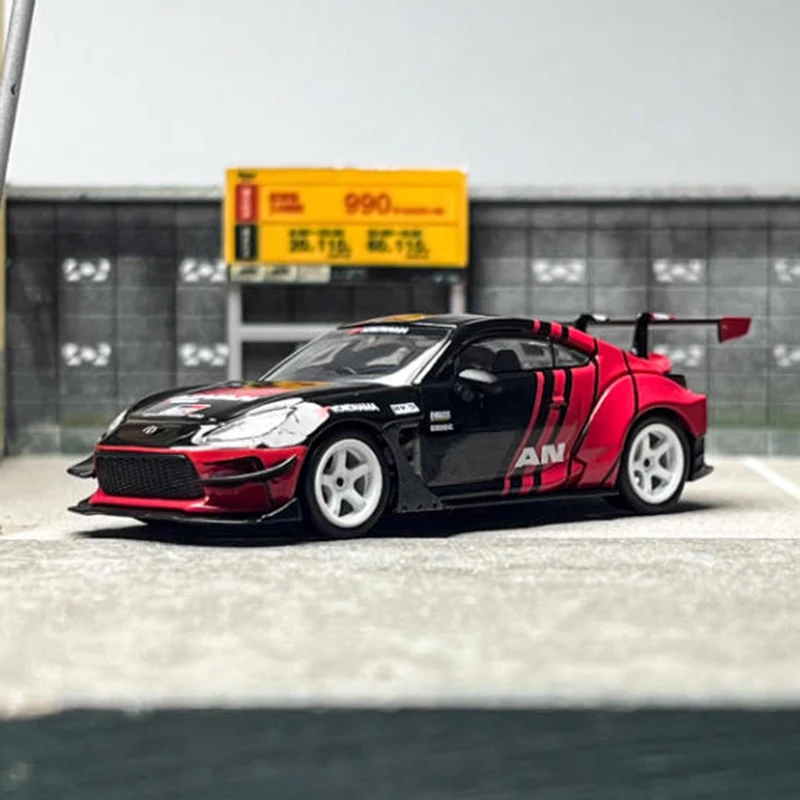 GR86 HKS TYPE R 1:64 Scale Diecast Model 3 GR86 HKS TYPE R 1:64 Scale Diecast Model - Image 3