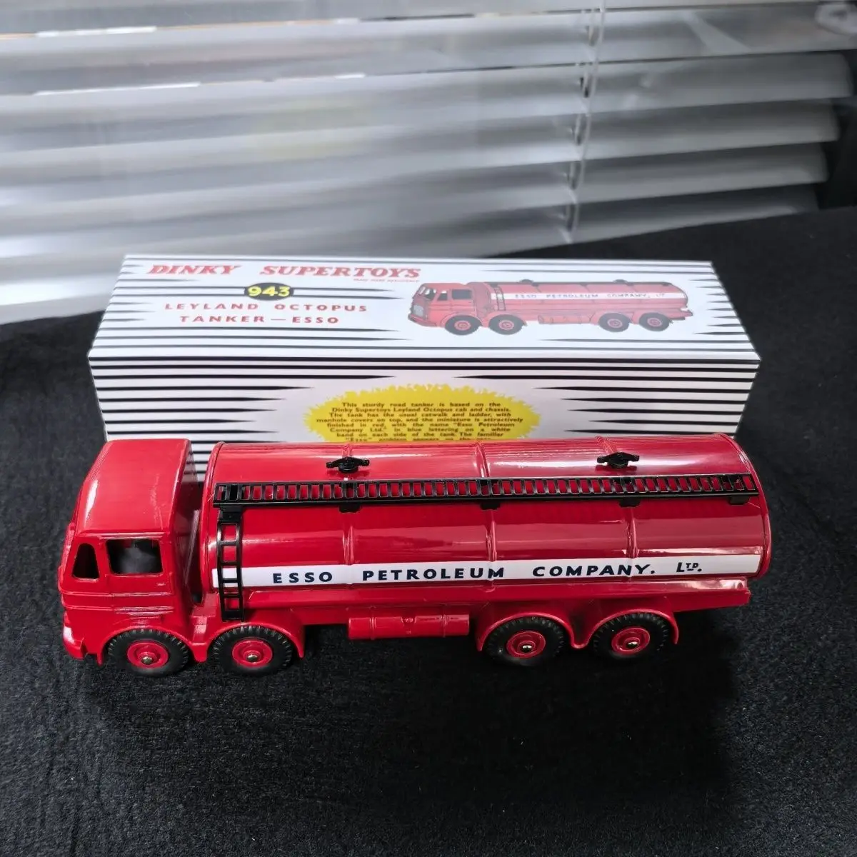Leyland Oil Tank Truck 1:43 Scale Model 4 Leyland Oil Tank Truck 1:43 Scale Model - Image 4