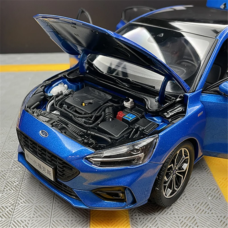 Large 1:18 Diecast Alloy Car Model Blue 5 Large 1:18 Diecast Alloy Car Model Blue - Image 5