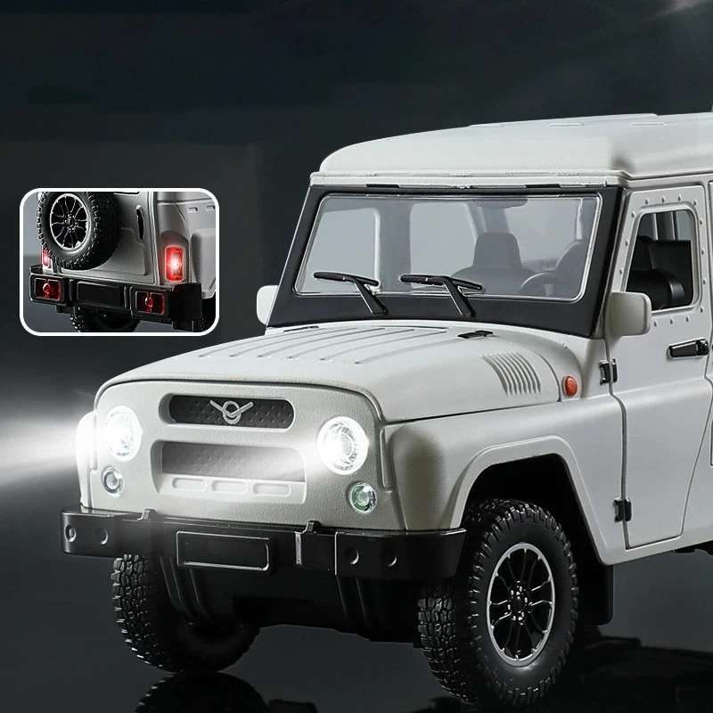 1/18 Scale UAZ Hunter Alloy Car Model 2 1/18 Scale UAZ Hunter Alloy Car Model - Image 2
