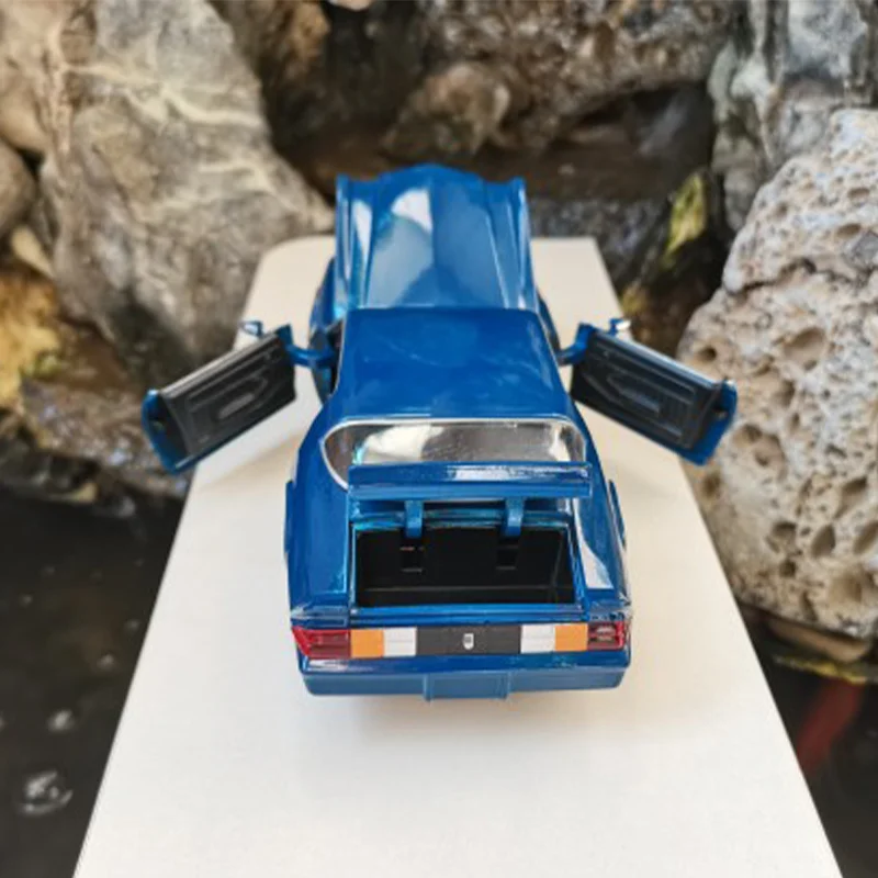 Jada 1:24 Scale Alloy 1979 Camaro Z28 Model 3 Jada 1:24 Scale Alloy 1979 Camaro Z28 Model - Image 3